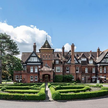 Woodlands Park Hotel Cobham  Exteriér fotografie