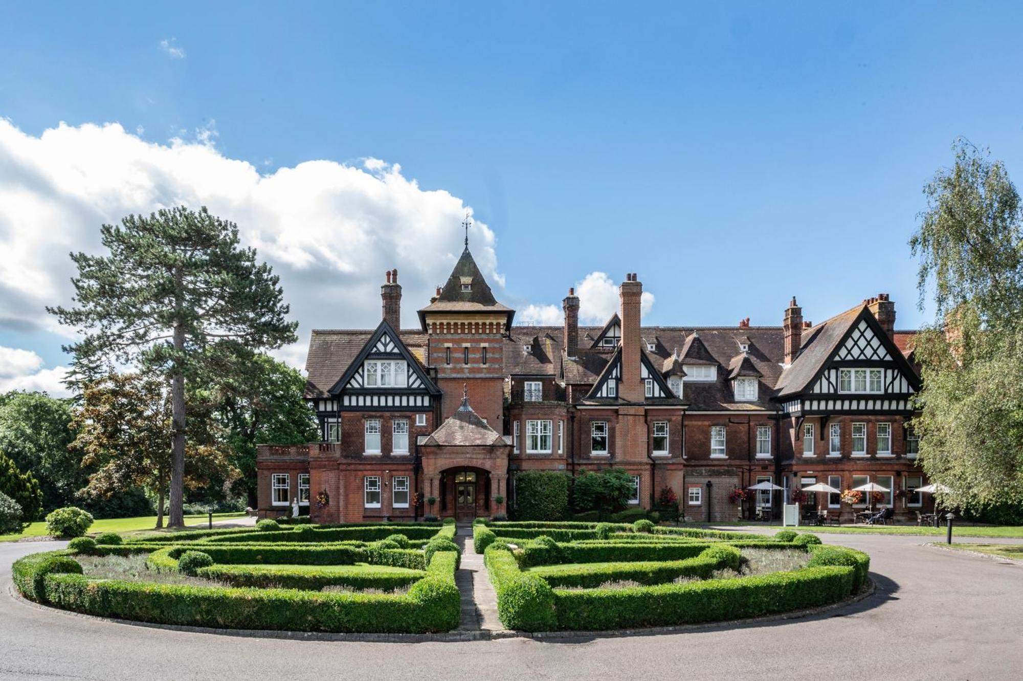 Woodlands Park Hotel Cobham  Exteriér fotografie