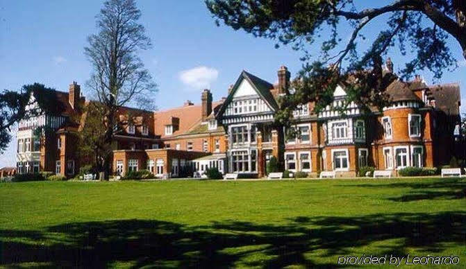 Woodlands Park Hotel Cobham  Exteriér fotografie