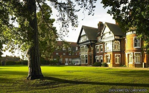 Woodlands Park Hotel Cobham  Exteriér fotografie