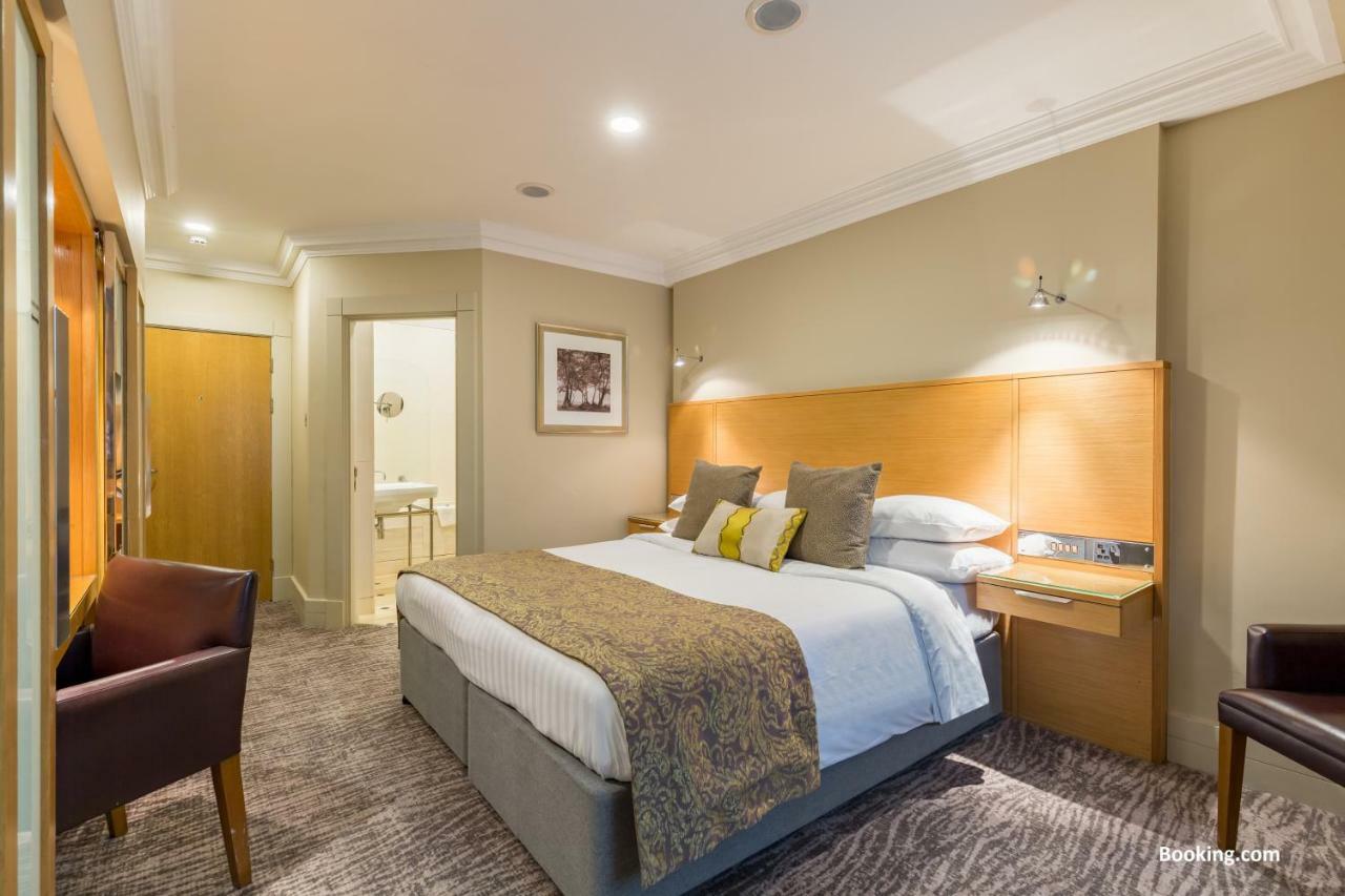 Woodlands Park Hotel Cobham  Exteriér fotografie